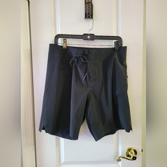 Lululemon Men's Current State Board Shorts Black Size 34 Waist - Picture 1 of 9